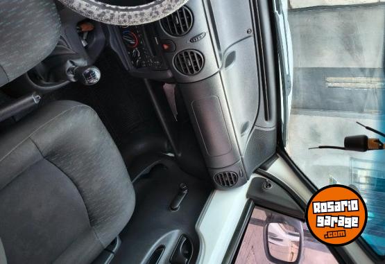 Utilitarios - Renault Kangoo 2015 GNC 168000Km - En Venta