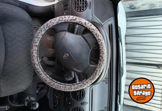 Utilitarios - Renault Kangoo 2015 GNC 168000Km - En Venta