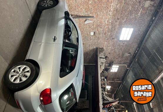Autos - Volkswagen Gol trend 2015 Nafta 198000Km - En Venta