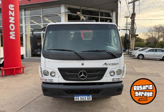 Camiones y Gr�as - Mercedes Benz Accelo 815 - En Venta