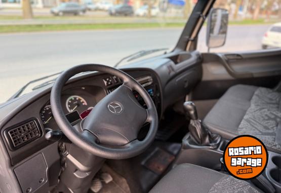 Camiones y Gr�as - Mercedes Benz Accelo 815 - En Venta