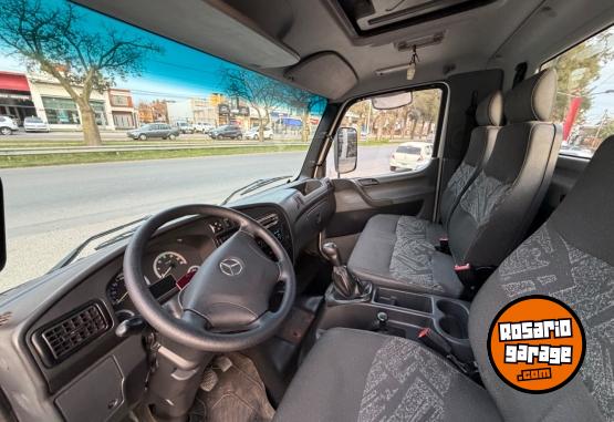 Camiones y Gr�as - Mercedes Benz Accelo 815 - En Venta