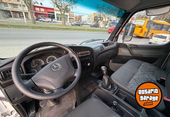 Camiones y Gr�as - Mercedes Benz Accelo 815 - En Venta