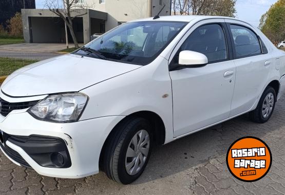 Autos - Toyota Etios XS 2018 Nafta 110000Km - En Venta