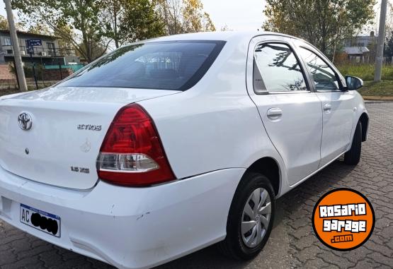 Autos - Toyota Etios XS 2018 Nafta 110000Km - En Venta
