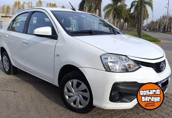 Autos - Toyota Etios XS 2018 Nafta 110000Km - En Venta