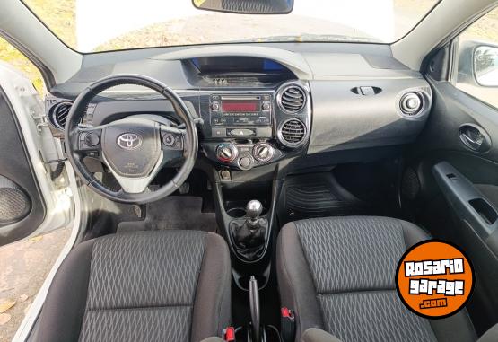 Autos - Toyota Etios XS 2018 Nafta 110000Km - En Venta