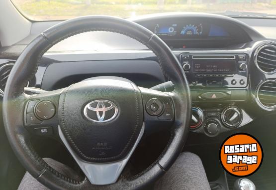 Autos - Toyota Etios XS 2018 Nafta 110000Km - En Venta