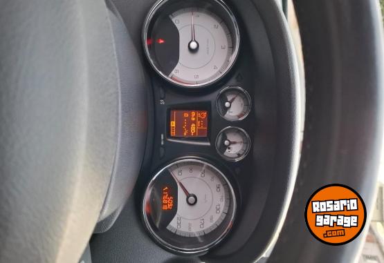Autos - Peugeot 408 hdi 2015 Diesel 176000Km - En Venta