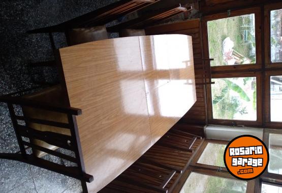 Hogar - Mesa extensible de madera y 6 sillas - En Venta