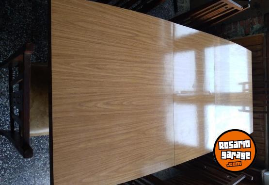 Hogar - Mesa extensible de madera y 6 sillas - En Venta