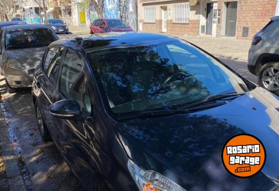 Autos - Peugeot 208 2015 Nafta 180000Km - En Venta