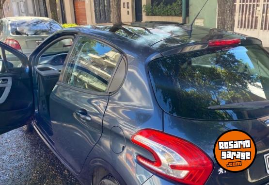 Autos - Peugeot 208 2015 Nafta 180000Km - En Venta