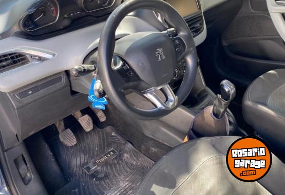 Autos - Peugeot 208 2015 Nafta 180000Km - En Venta