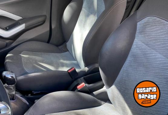 Autos - Peugeot 208 2015 Nafta 180000Km - En Venta