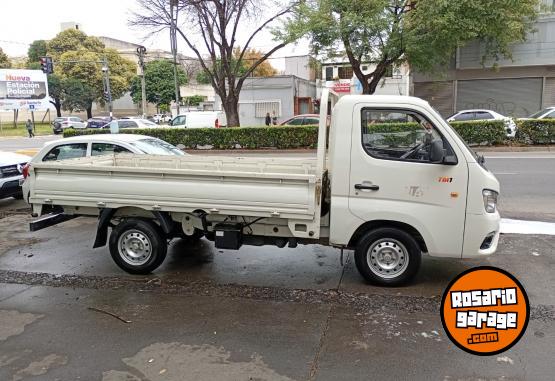 Camiones y Gr�as - AUTOMOTORES MARIA ITALIA - En Venta