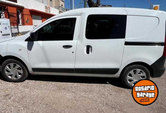 Utilitarios - Peugeot KANGOO 2024 Nafta 58000Km - En Venta