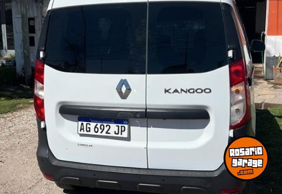 Utilitarios - Peugeot KANGOO 2024 Nafta 58000Km - En Venta