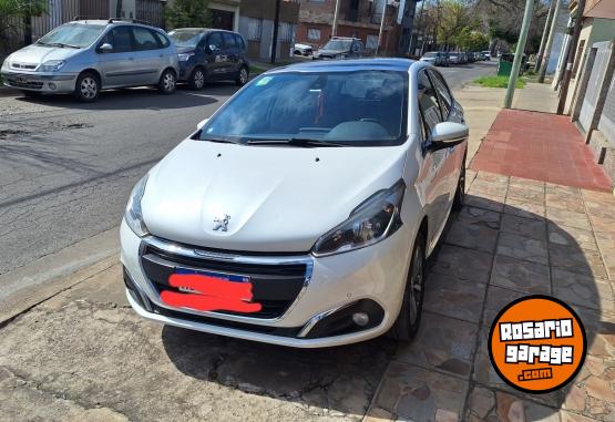 Autos - Peugeot 208 Feline 2017 Nafta 114000Km - En Venta