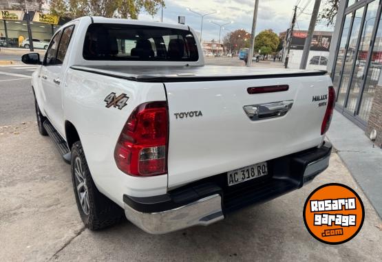 Camionetas - Toyota Hilux SRX 2017 Diesel 155000Km - En Venta