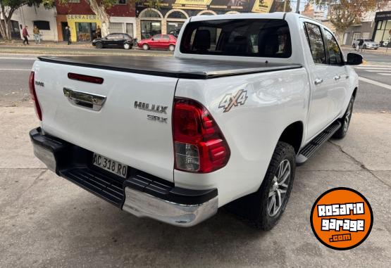 Camionetas - Toyota Hilux SRX 2017 Diesel 155000Km - En Venta