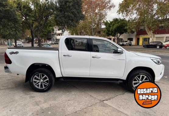 Camionetas - Toyota Hilux SRX 2017 Diesel 155000Km - En Venta