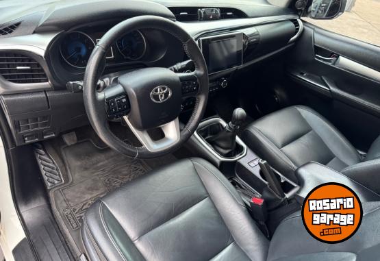 Camionetas - Toyota Hilux SRX 2017 Diesel 155000Km - En Venta