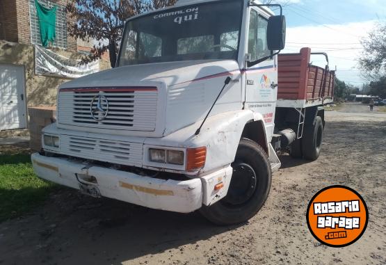 Camiones y Gr�as - Mercedes 1215 - En Venta