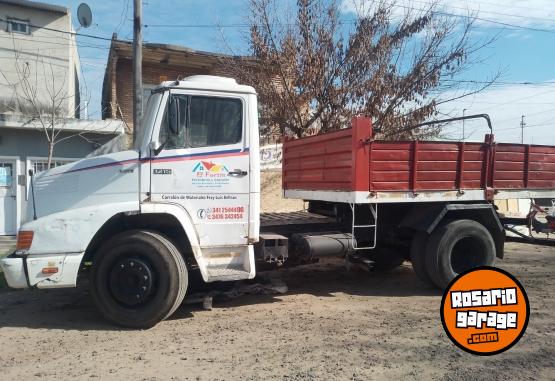 Camiones y Gr�as - Mercedes 1215 - En Venta