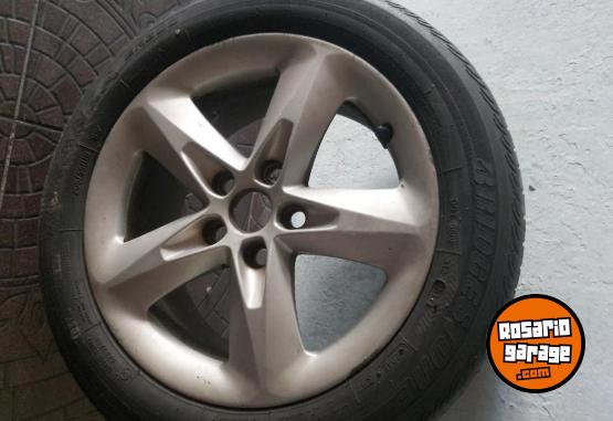 Accesorios para Autos - Llantas Focus 2 con cubiertas - En Venta