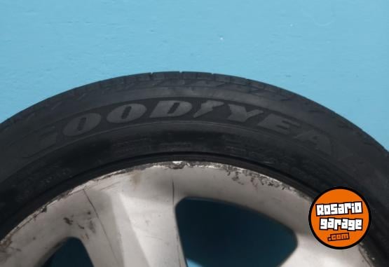Accesorios para Autos - Llantas Focus 2 con cubiertas - En Venta
