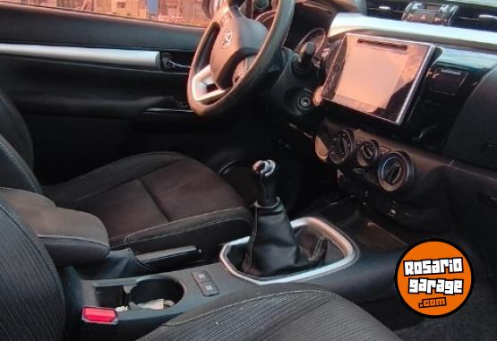 Camionetas - Toyota Hilux D/C SR 2017 2.4 2017 Diesel 120000Km - En Venta
