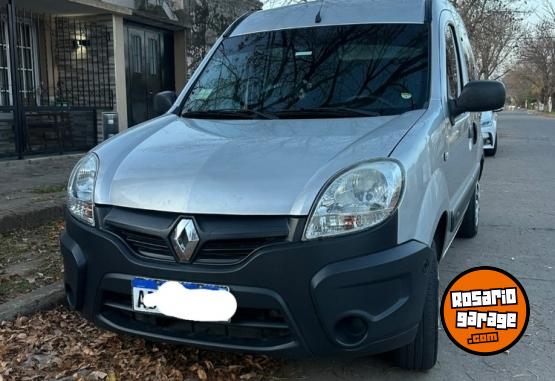 Utilitarios - Renault Kangoo confort 2017 Nafta 86000Km - En Venta