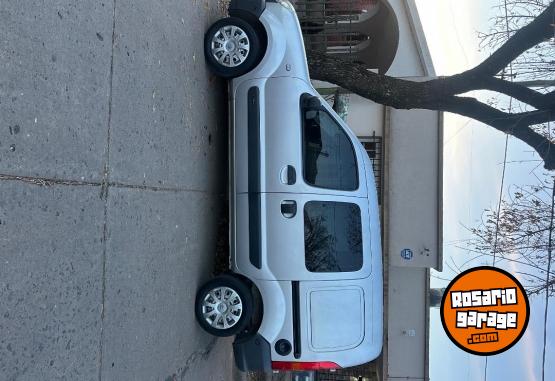 Utilitarios - Renault Kangoo confort 2017 Nafta 86000Km - En Venta