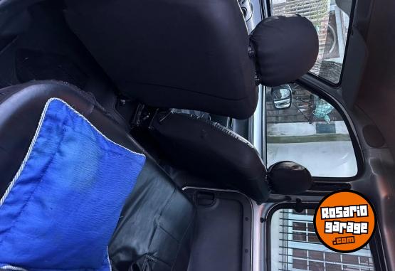 Utilitarios - Renault Kangoo confort 2017 Nafta 86000Km - En Venta
