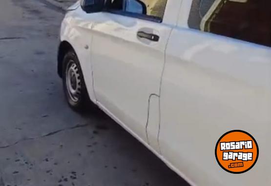 Utilitarios - Mercedes Benz Vito 2015 Diesel 211000Km - En Venta