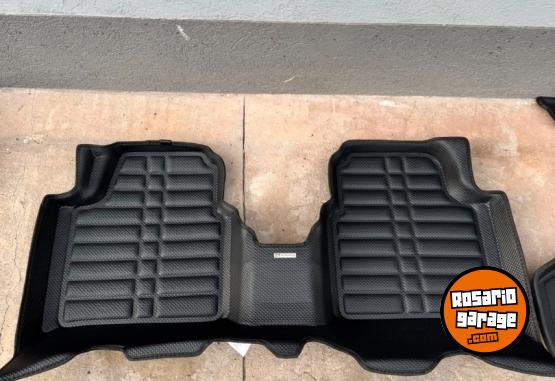 Accesorios para Autos - Juego de alfombras termoformadas Ziel - En Venta