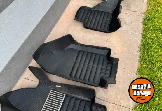 Accesorios para Autos - Juego de alfombras termoformadas Ziel - En Venta