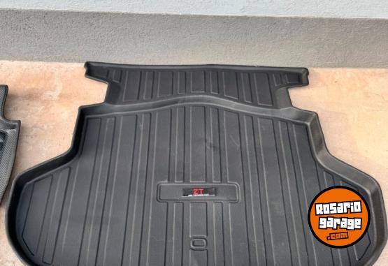 Accesorios para Autos - Juego de alfombras termoformadas Ziel - En Venta
