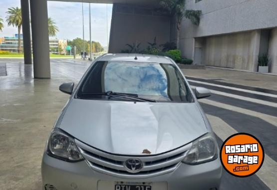 Autos - Toyota Etios 2015 Nafta 137000Km - En Venta