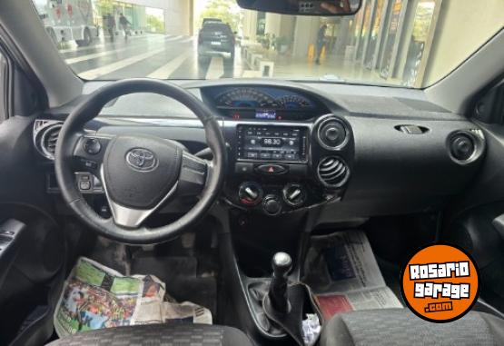 Autos - Toyota Etios 2015 Nafta 137000Km - En Venta