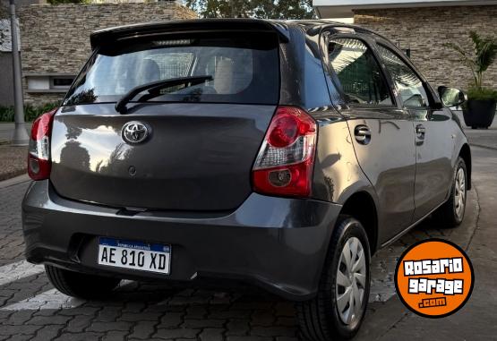Autos - Toyota ETIOS 2021 Nafta 80000Km - En Venta