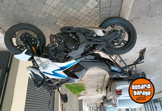 Motos - CF 400NK 2023 Nafta 12000Km - En Venta