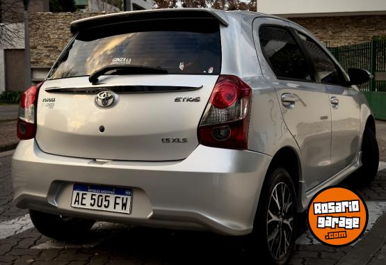 Autos - Toyota XLS 2020 Nafta 48000Km - En Venta