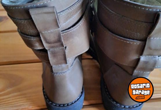 Indumentaria - Campera y borcegos a estrenar - En Venta