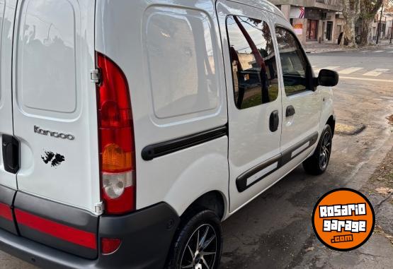 Utilitarios - Renault Kangoo 2017 GNC 180000Km - En Venta