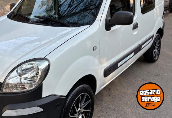 Utilitarios - Renault Kangoo 2017 GNC 180000Km - En Venta