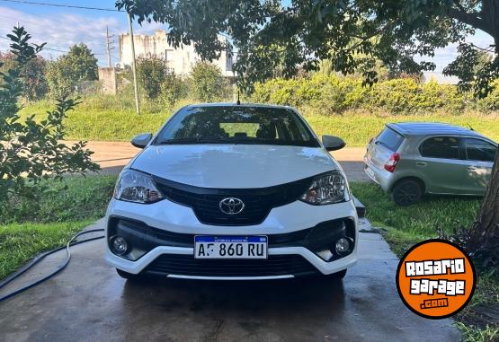 Autos - Toyota Ethios 2023 Nafta 98000Km - En Venta