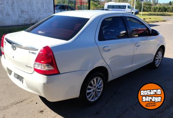 Autos - Toyota Etios xls full 2015 Nafta 142800Km - En Venta