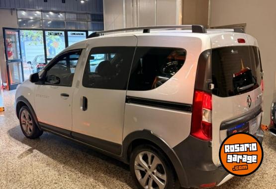 Utilitarios - Renault KANGOO II STEPWAY 2023 Diesel 57500Km - En Venta